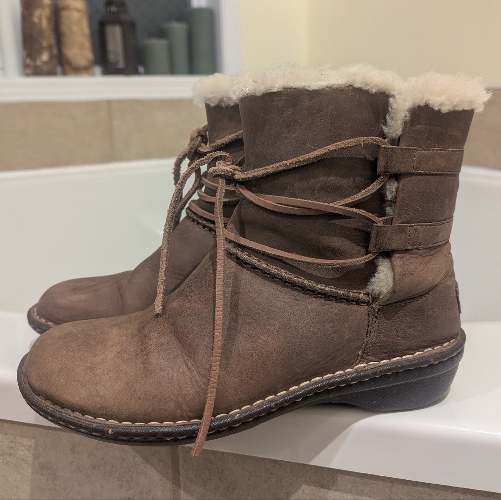 UGG Caspia Brown Leather Pull On Winter Boots SZ8